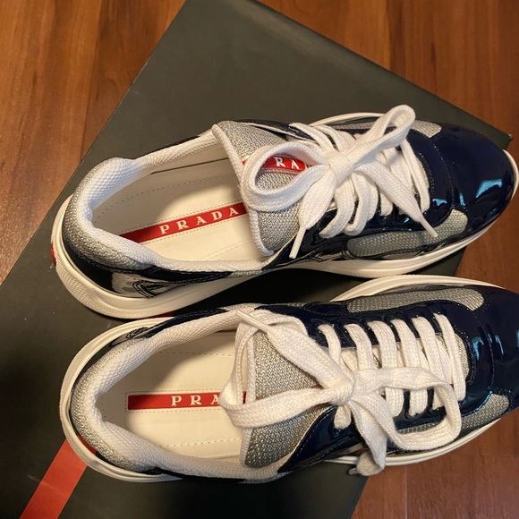 Prada - Picture 6 of 6